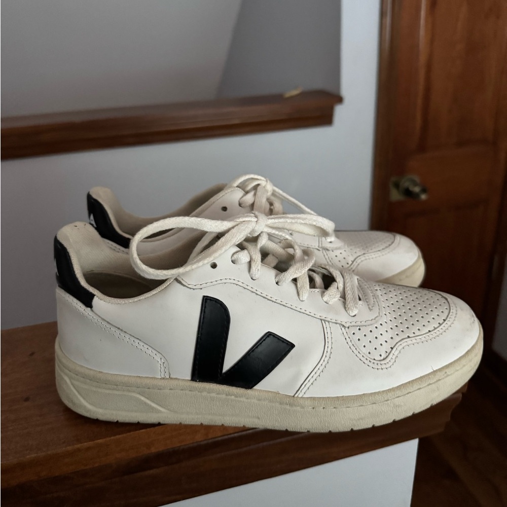 Veja - V-12 - White/Black